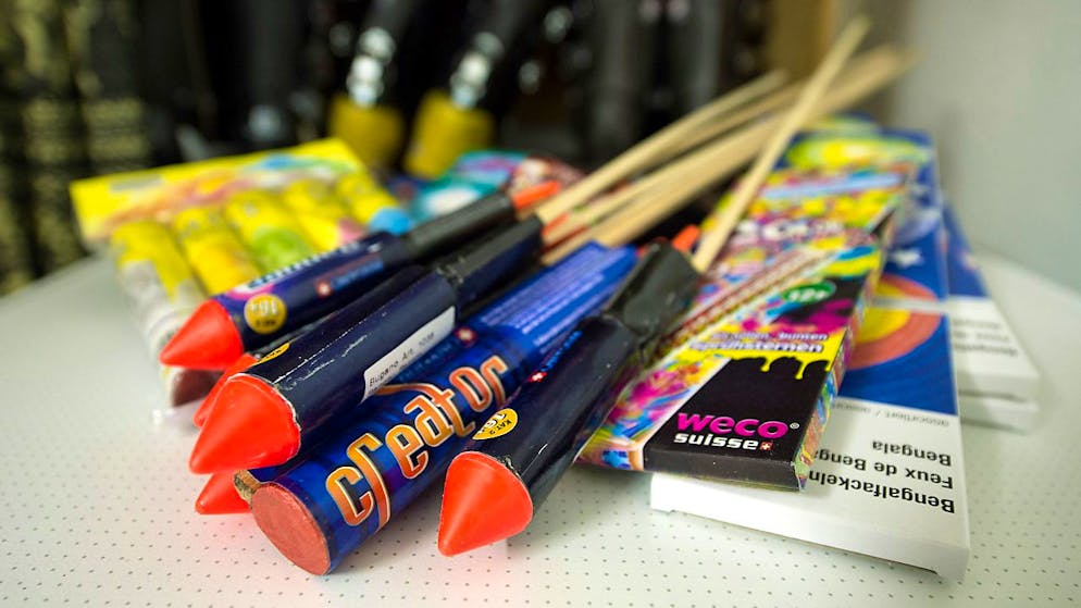 Les particuliers ont le droit d'importer jusqu'à 2,5 kilos de feux d'artifice de divertissement, à condition que les engins ne soient pas interdits en Suisse, rappelle mercredi l'Administration fédérale des douanes (archives).