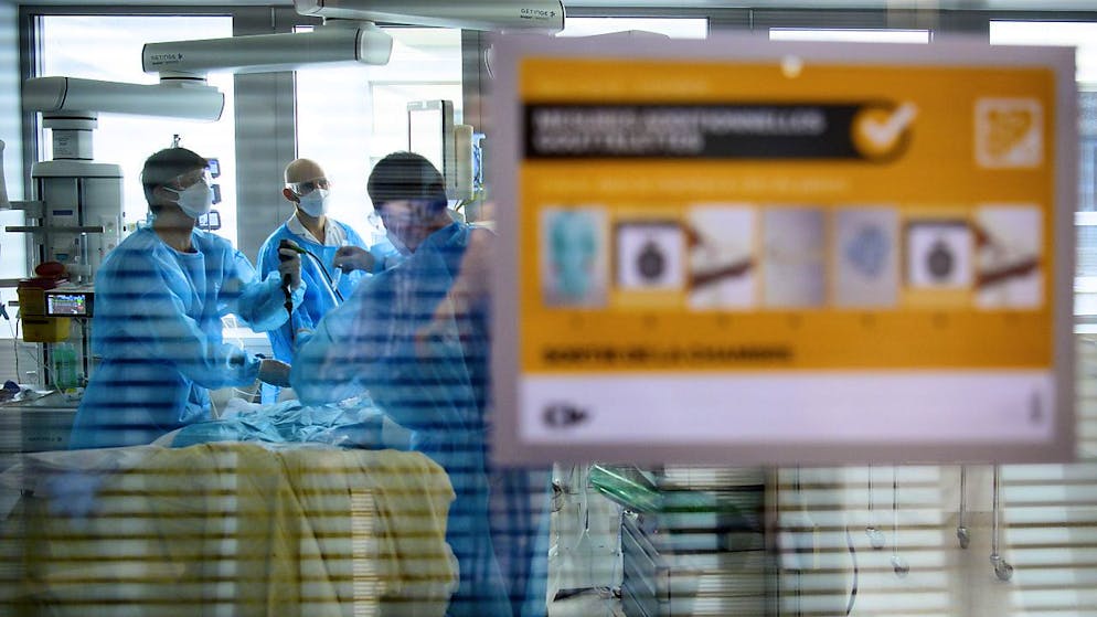 Les patients Covid-19 occupent 36,5% des places disponibles en soins intensifs, dont le taux d'occupation est de 77,4%.