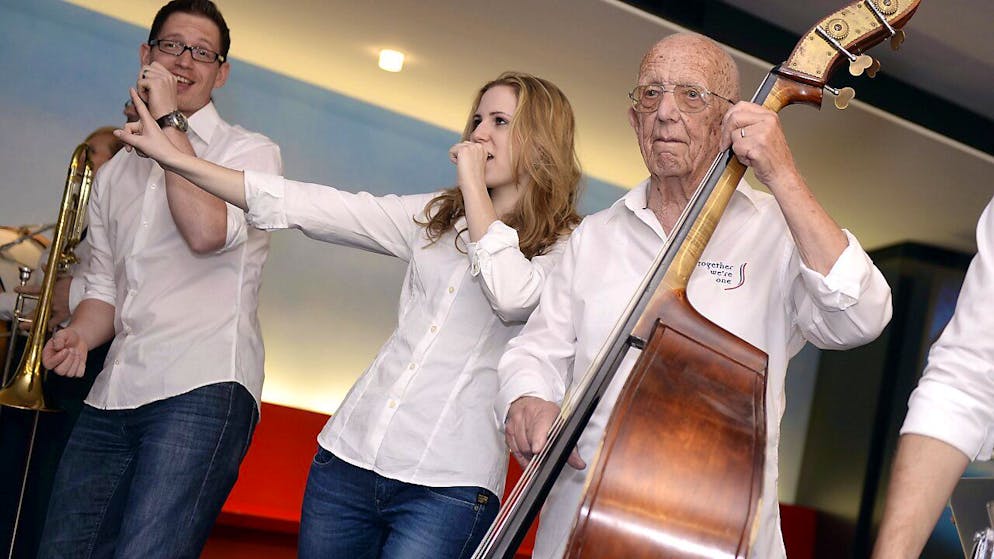 A quasi 104 anni è morto Emil Ramsauer, musicista di Thun (BE) noto al grande pubblico come contrabbassista della band "Takasa", che ha rappresentato la Svizzera al Concorso eurovisivo della canzone nel 2013.