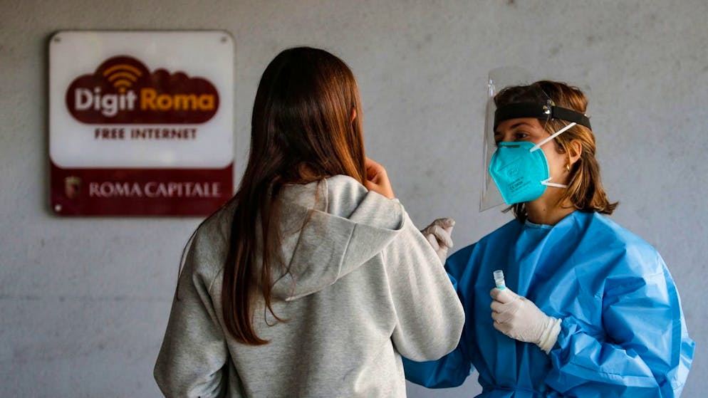 In Italia sono 50.599 i casi di Covid individuati nelle ultime 24 ore (foto d'archivio)