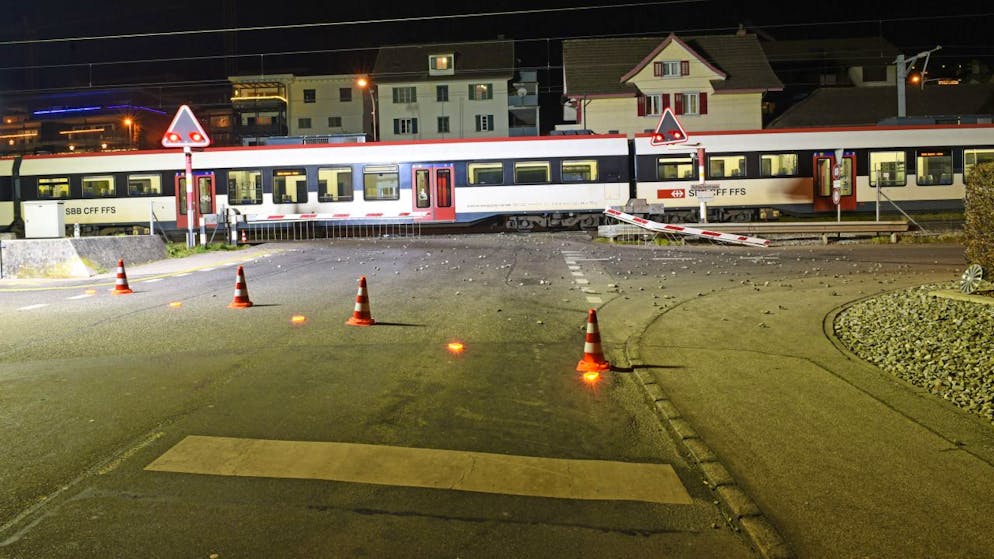 Ieri sera, un'auto è stata colpita da un treno ad un passaggio a livello nel villaggio lucernese di Wauwil. Nessuno è rimasto ferito nell'incidente.