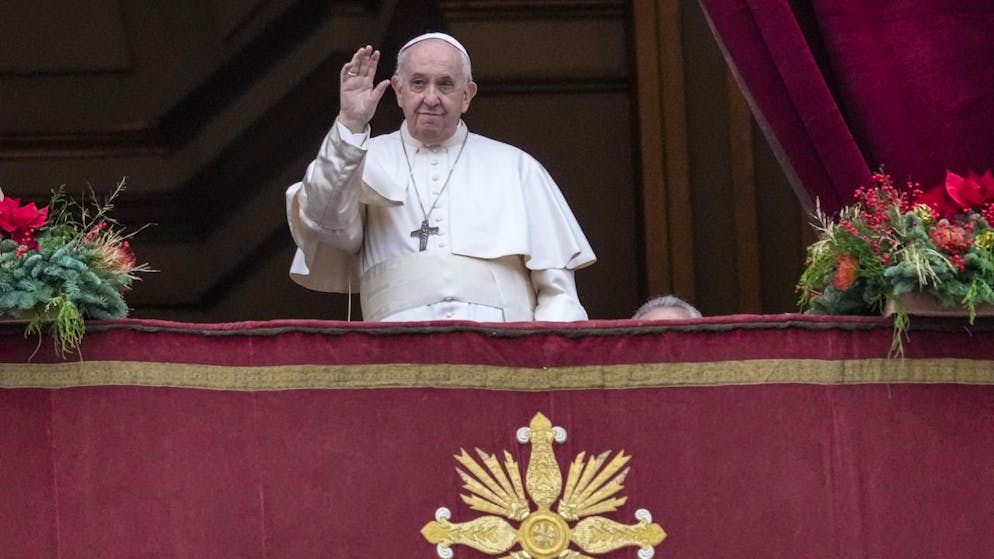 Papa Francesco si è affacciato oggi dal balcone della Basilica di San Pietro per eseguire la benedizione Urbi et Orbi.