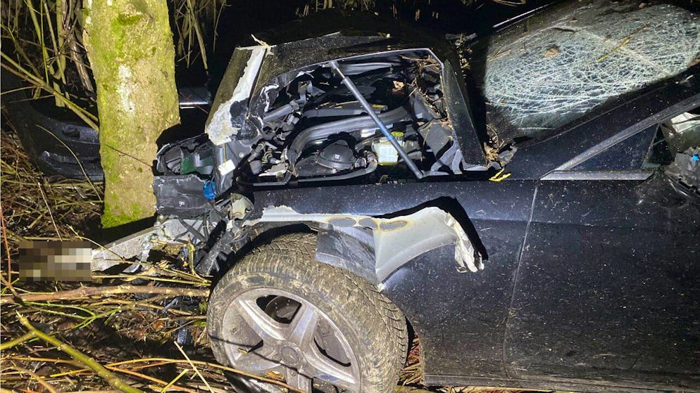 Un automobilista 27enne è finito contro un albero stamane nei pressi dello svincolo autostradale di Luterbach (SO).
