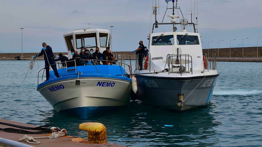 Grèce Naufrage De Deux Bateaux De Migrants Au Moins 27 Morts 