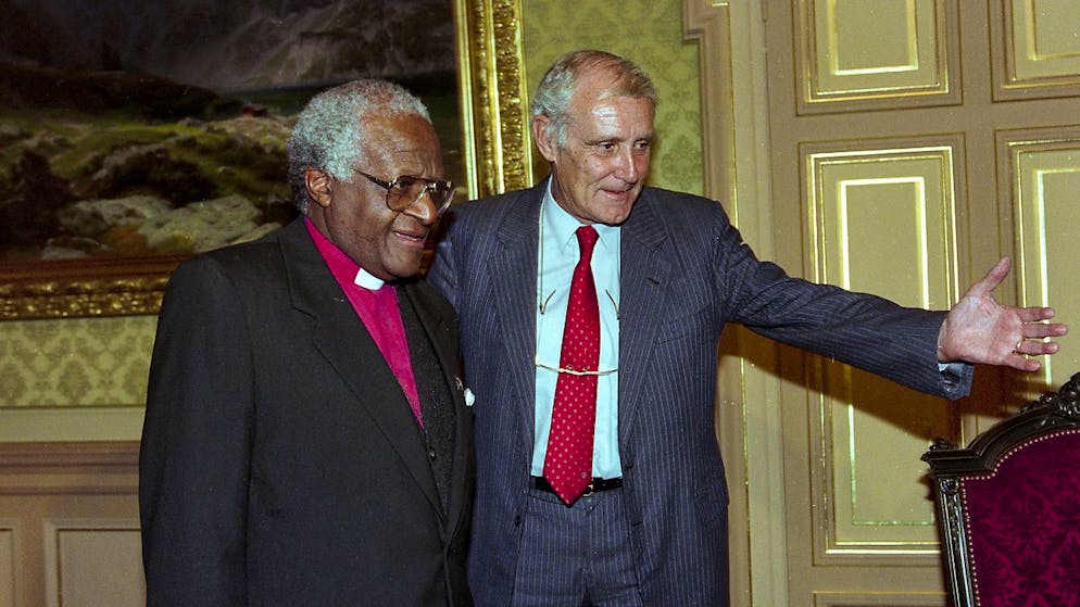 Per la morte dell'arcivescovo Desmond Mpilo Tutu, anche la Svizzera "si unisce al Sudafrica e alla comunità internazionale nel rendere omaggio alla memoria di un uomo che non ha mai smesso di lottare per il rispetto universale dei diritti umani e della dignità umana".