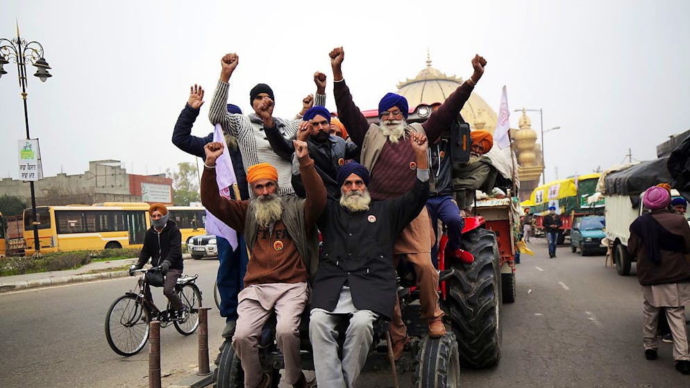 I contadini dello Stato indiano del Punjab, che hanno portato avanti con successo una protesta contro una nuova legge, diventano un partito politico.