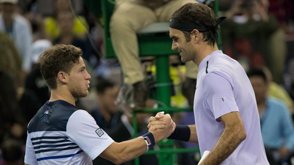 SHANGHAI, CHINA - OCTOBER 11: Roger Federer of Switzerland shakes hands with Diego Schwartzman of Argentina after their Men's singles mach against on day 4 of 2017 ATP Shanghai Rolex Masters at Qizhong Stadium on October 11, 2017 in Shanghai, China. (Photo by XIN LI/Getty Images)