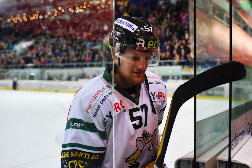 Christopher Bagnoud von Olten muss vom Eis, im ersten Playoff-Finalspiel der Eishockey Swiss League zwischen den SC Rapperswil-Jona Lakers und dem EHC Olten, am Donnerstag, 29. Maerz 2018, in der St. Galler Kantonalbank Arena in Rapperswil-Jona. (KEYSTONE/Gian Ehrenzeller)