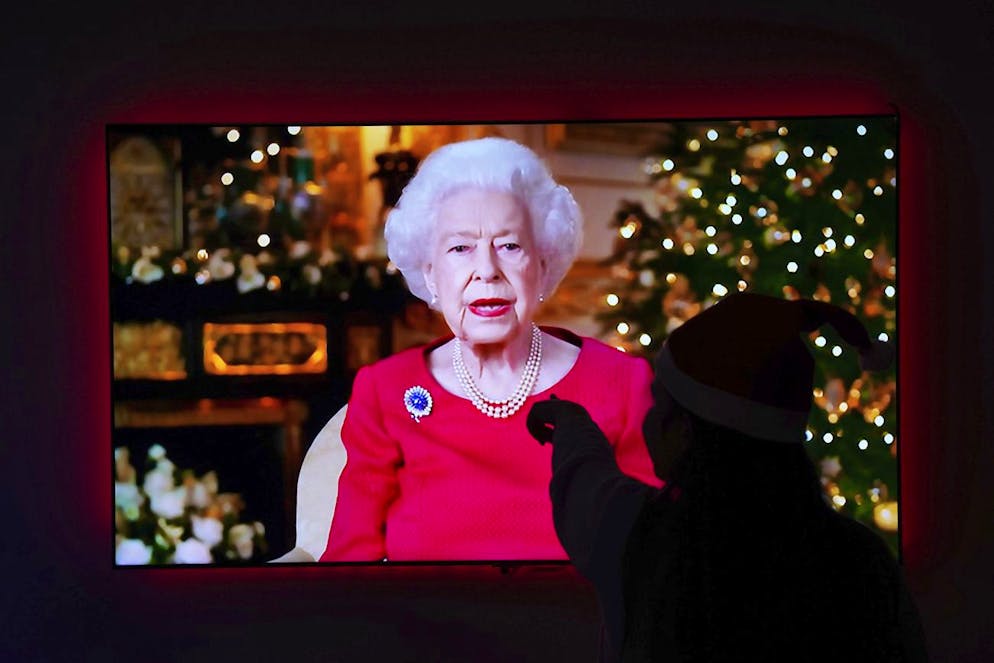 La reine Elizabeth II lors de son émission annuelle de Noël diffusée à la télévision depuis le château de Windsor.