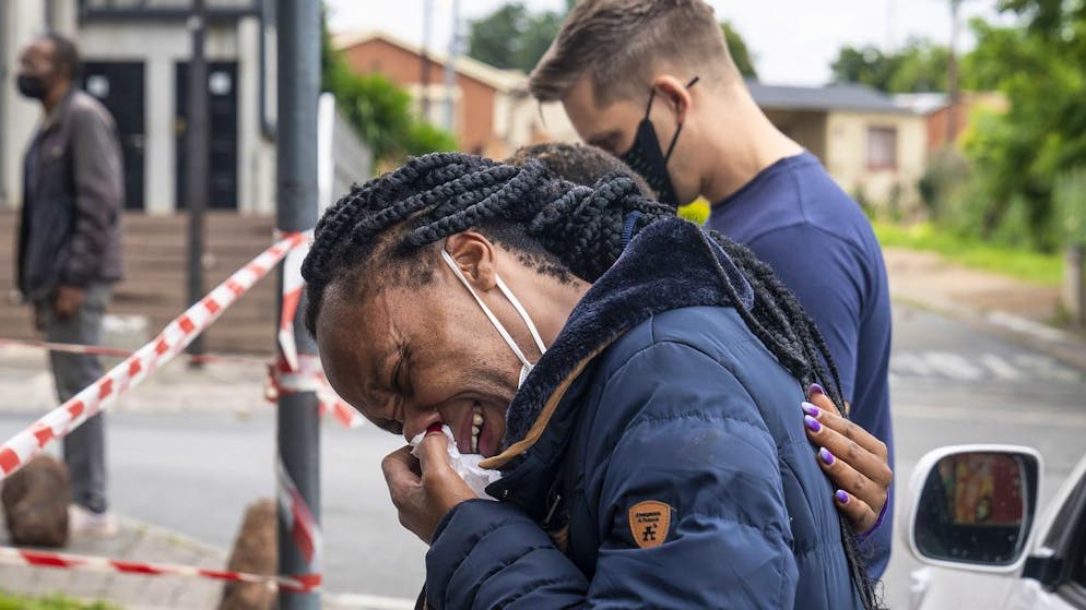 Des centaines de personnes se sont succédé mercredi devant la maison qu'a habitée Desmond Tutu à Soweto durant les années d'apartheid, deux jours avant les obsèques de l'archevêque samedi au Cap.