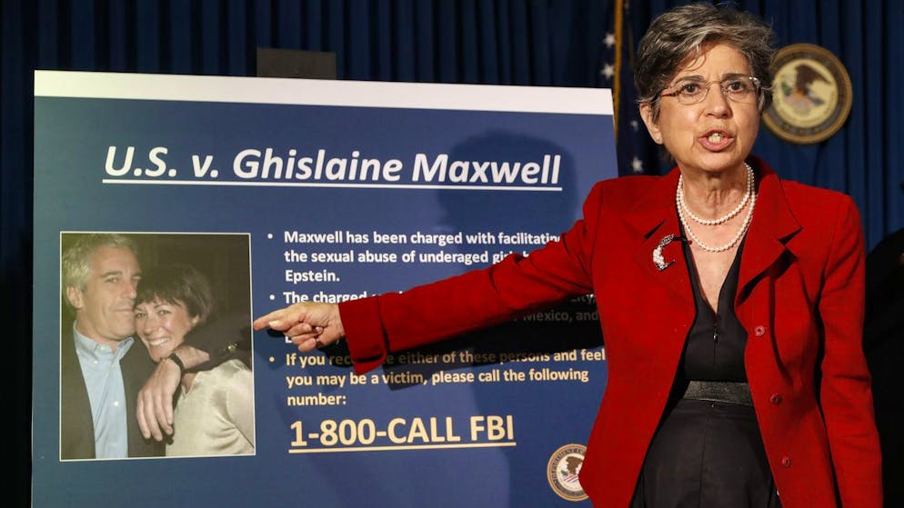 Schuldspruch wegen Missbrauchs für Ghislaine Maxwell. Staatsanwältin Audrey Strauss stellt die Klage gegen Maxwell vor.