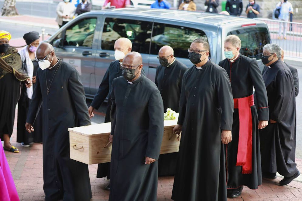 Le cercueil de Desmond Tutu est arrivé dans la cathédrale du Cap