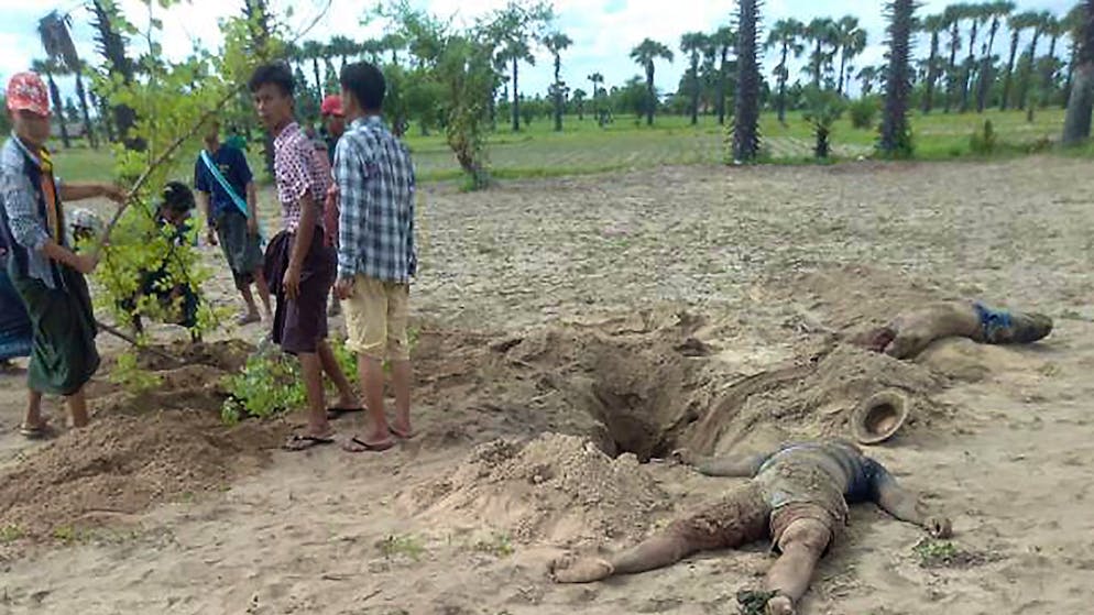 Nel Myanmar, ex Birmania, si susseguono i massacri di civili.