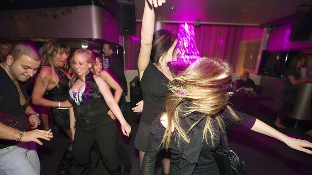 Guests dance the night away at the St. Germain nightclub in Zurich, Switzerland, pictured on June 3, 2008. (KEYSTONE/Martin Ruetschi)
Gaeste tanzen am 3. Juni 2008 im Club St. Germain in Zuerich, Schweiz. (KEYSTONE/Martin Ruetschi)