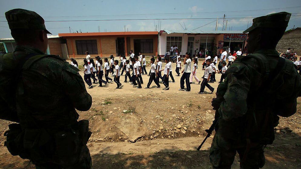 Giovani partecipano a una marcia contro la violenza nel Putumayo (Colombia).