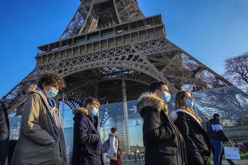 Omicron a contribué à la flambée actuelle de cas, qui ont dépassé les 200.000 par jour en France mercredi et jeudi.