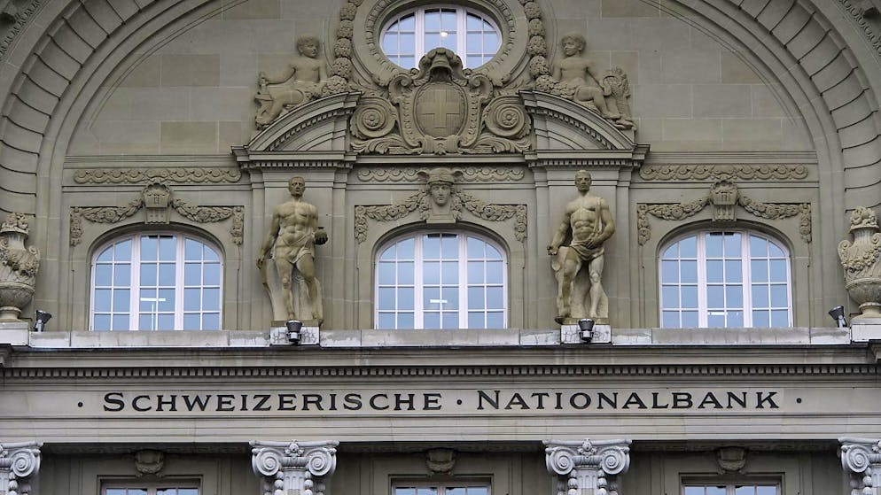 La Banca Nazionale Svizzera (BNS) ha ridotto significativamente i suoi interventi sul mercato dei cambi nel terzo trimestre del 2021. Tra luglio e settembre, l'ammontare era di 2,79 miliardi di franchi.