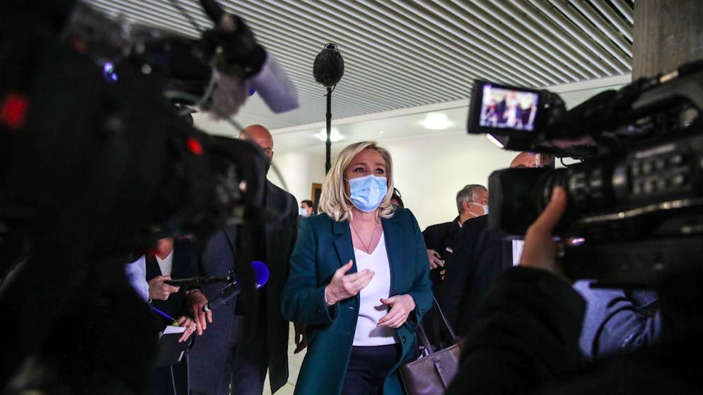 Marine Le Pen vor der Anhörung am Mittwoch.