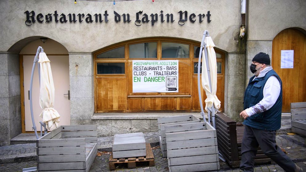 Ein coronabedingt geschlossenes Restaurant in Lausanne. (14. Januar 2021)
