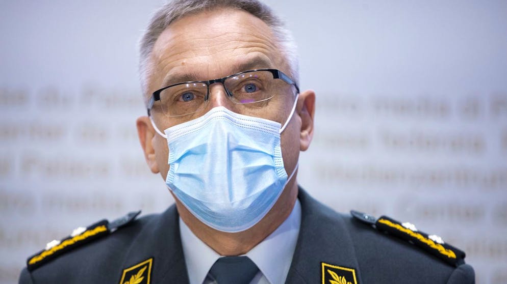 Divisionär Thomas Kaiser, Chef Logistikbasis der Armee LBA, spricht während einer Medienkonferenz zum Thema Armeeapotheke im Einsatz während der Coronavirus-Pandemie am 11. Februar 2021 in Bern.
