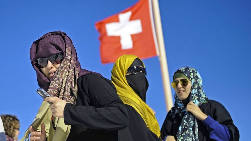Wie soll die Schweiz mit Frauen umgehen, die ihr Gesicht verhüllen? Touristinnen auf dem Jungfraujoch im Berner Oberland.