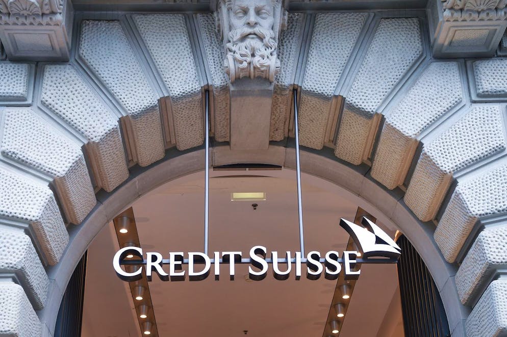 Das Logo der Credit Suisse am Hauptsitz am Zuercher Paradeplatz fotografiert am Donnerstag, 18. Januar 2018, in Zuerich. (KEYSTONE/Melanie Duchene)