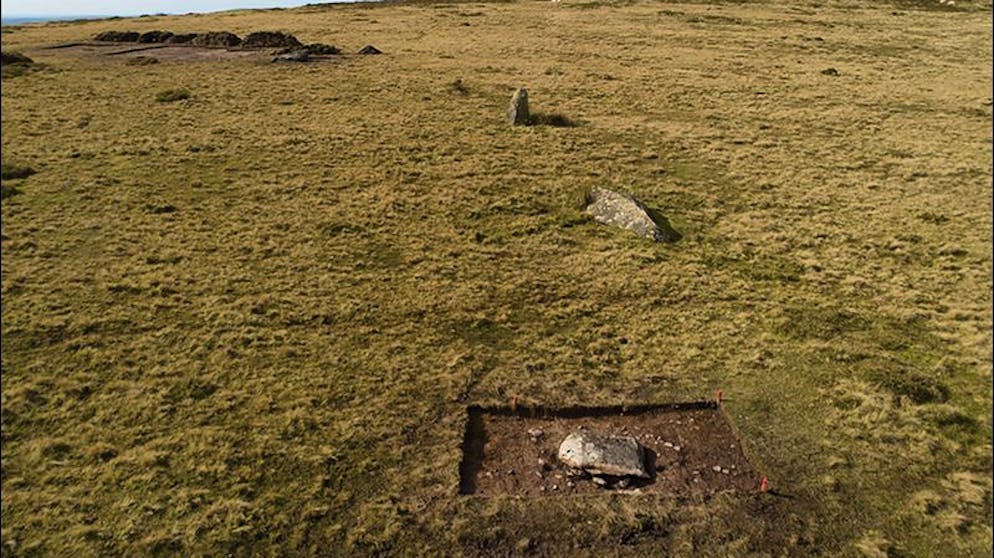 In Waun Mawn wurden eine ganze Reihe von ehemaligen Löchern endteckt, die genau auf die Stonehenge-Megalithen passen.