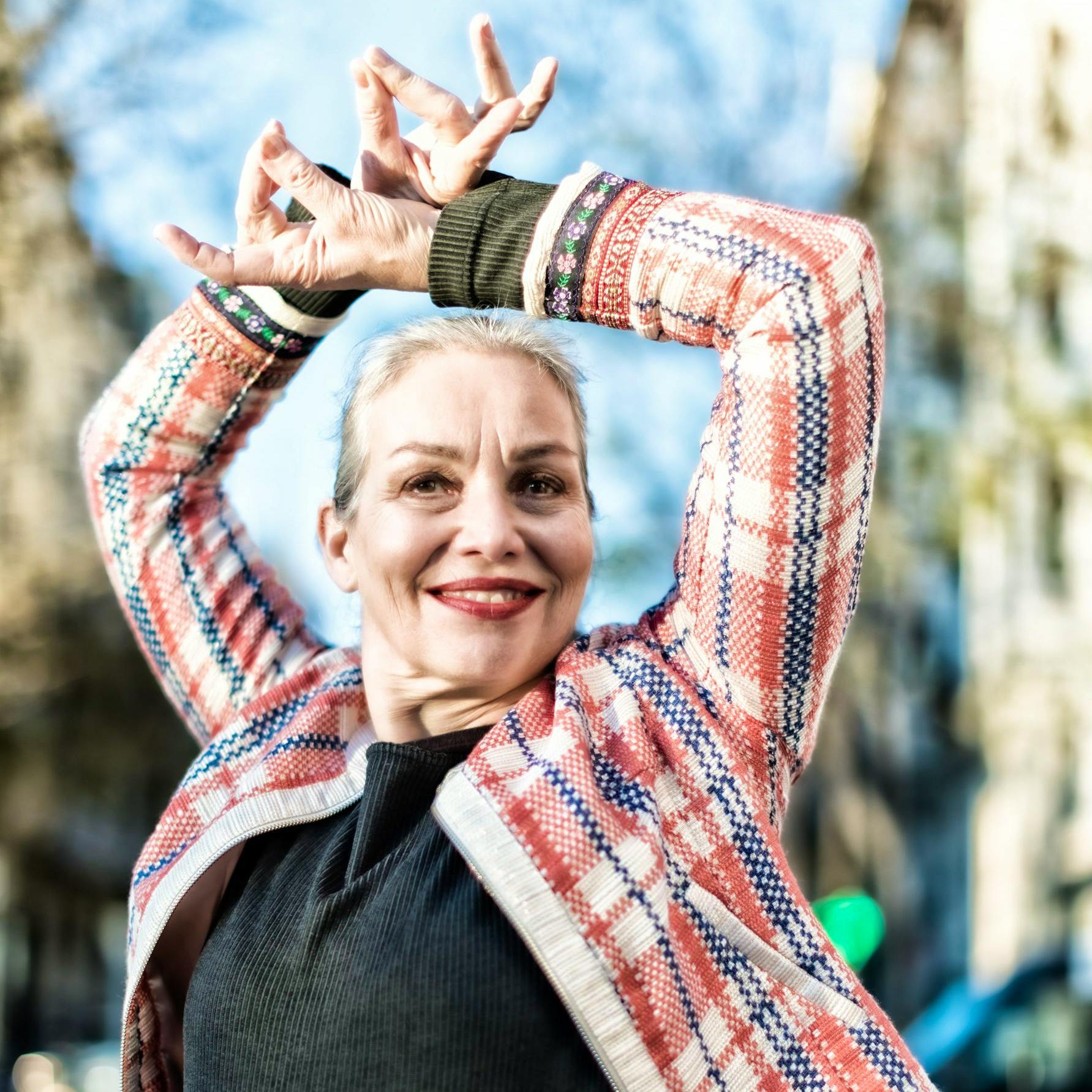 Nina Corti kann 2022 ihr 50-jähriges Bühnen- und Karrierejubiläum feiern. Sie ist bis heute international als Flamenco-Tänzerin und Choreografin mit namhaften Orchestern und Musikern unterwegs.