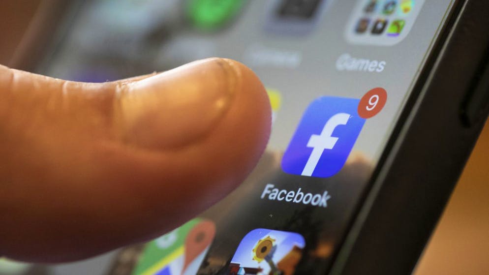 Der amerikanische Social-Media-Konzern Facebook steigt in den Markt für digitale Uhren ein. (Archivbild)