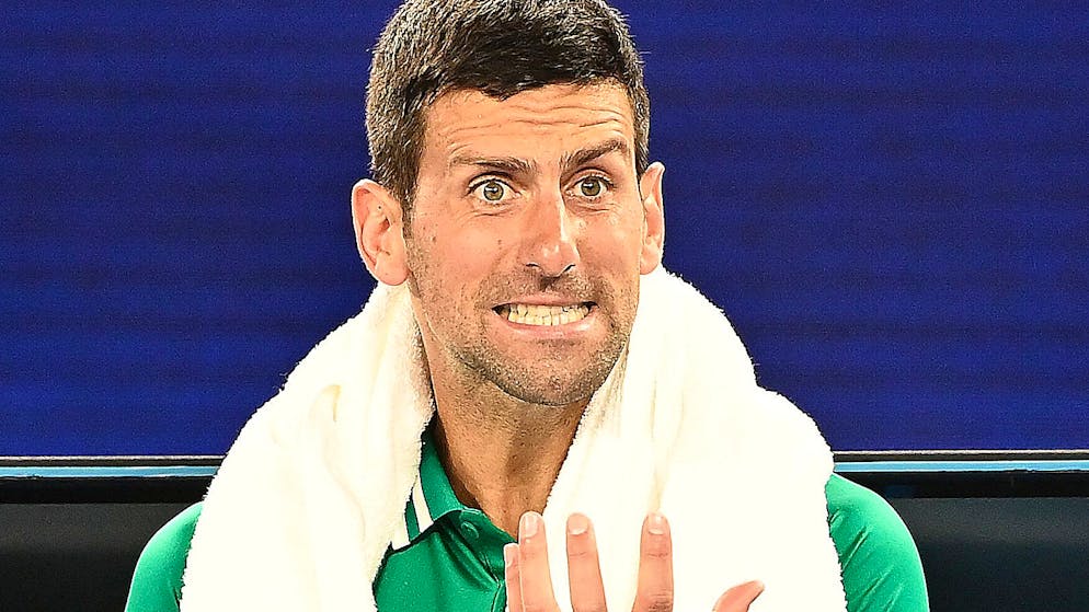 Novak Djokovic hadert mit seinem Körper.