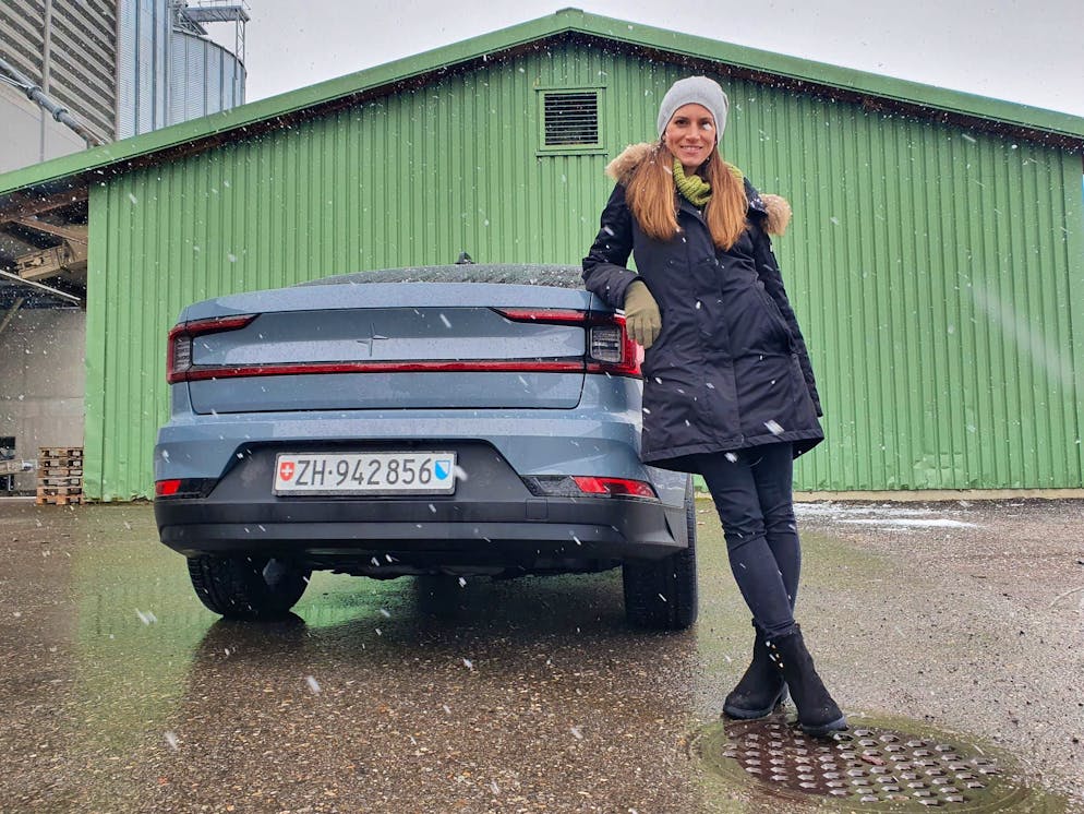 Cyndie mit dem neuen Polestar2