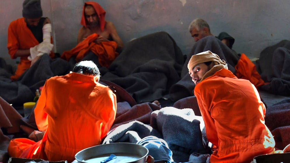Insassen eines Gefängnis im nordsyrischen Al-Hasaka. Viele der Häftlinge sind mutmassliche IS-Anhänger und Kämpfer.