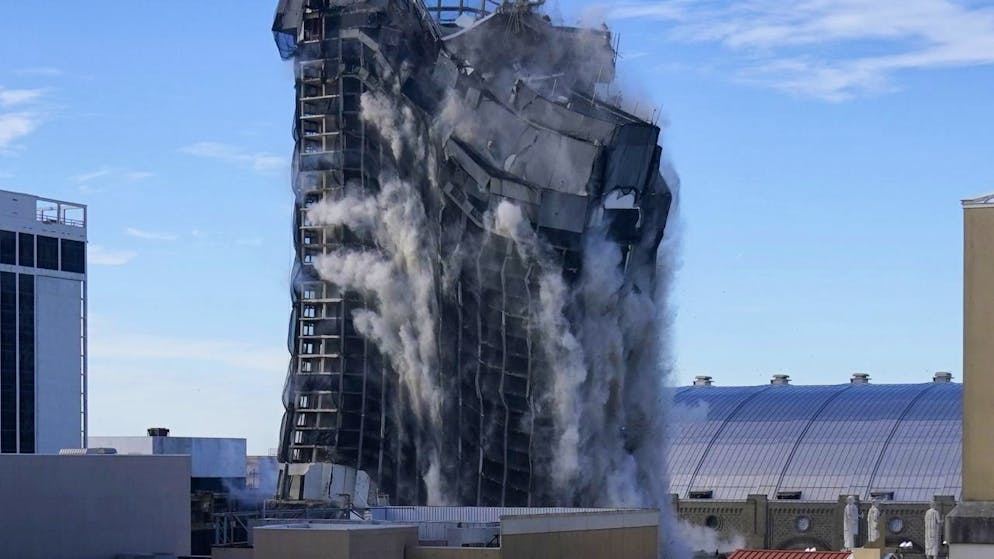 La demolizione del Trump Plaza and Casino