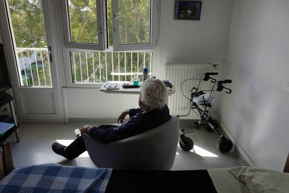 epa08403306 A resident on a chair is sit in a room in the Cassiopee retirement home (EHPAD - Housing Establishment for Dependant Elderly People) in Saint Nazaire, western France, 05 may 2020, during the coronavirus disease (COVID-19) pandemic. France seems to be slowly reaching the peak of the epidemic after almost two month of a strict lockdown in an attempt to stop the widespread of the SARS-CoV-2 coronavirus, which causes the COVID-19 disease. EPA/THIBAULT VANDERMERSCH