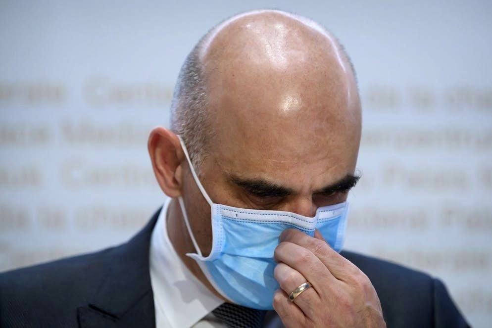 La scorsa estate, Alain Berset avrebbe «silenziato» un rapporto dell’UFSP che imponeva di assumere misure più stringenti per evitare una seconda ondata epidemiologica.