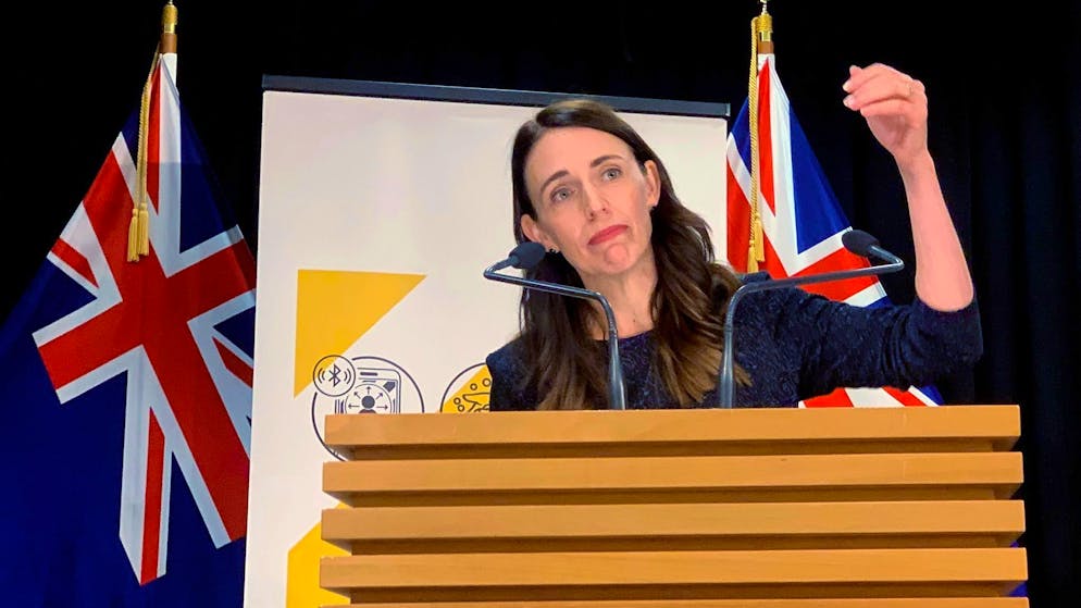 Jacinda Ardern, Premierministerin von Neuseeland, spricht mit den Medien.