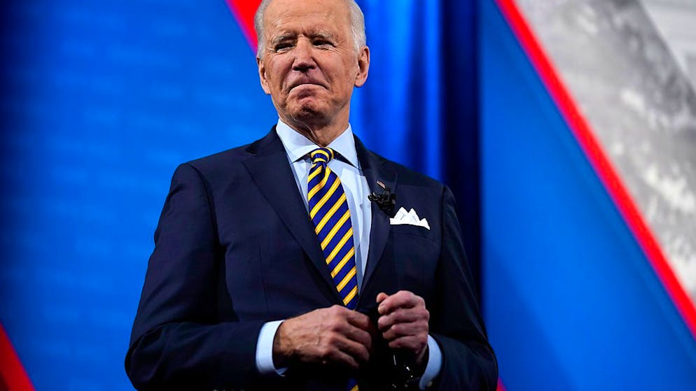 ARCHIV - Joe Biden, Präsident der USA, steht auf der Bühne während einer vom amerikanischen Fernsehsender CNN übertragenen Veranstaltung. Foto: Evan Vucci/AP/dpa