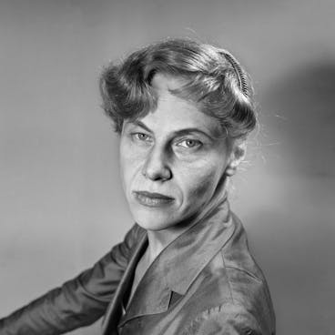 Portrait der Schweizer Juristin, Journalistin und Frauenrechtlerin Iris von Roten (1917-1990), am 27. Januar 1959. Von Roten setzte sich fuer die Gleichberechtigung der Frauen ein. (KEYSTONE/PHOTOPRESS-ARCHIV/Str)
Portrait of Swiss solicitor, journalist and suffragette Iris von Roten (1917-1990), pictured on January 27, 1959. Von Roten advocated equal rights for men and women. (KEYSTONE/PHOTOPRESS-ARCHIV/Str)