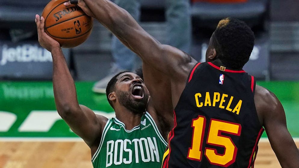 Die Punkte und Rebounds von Clint Capela (15) reichten den Hawks in Boston nicht zum Sieg