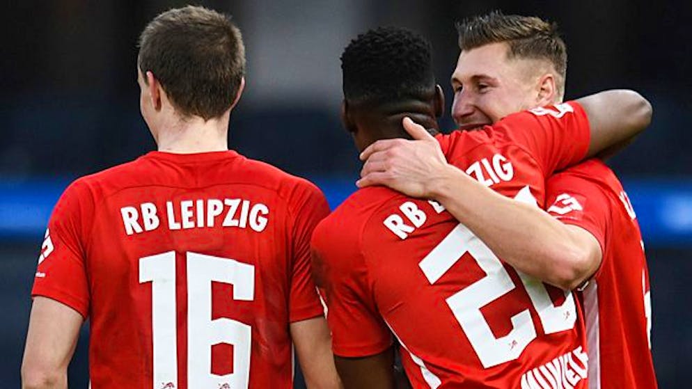 RB Leipzig bleibt an Bayern München dran.