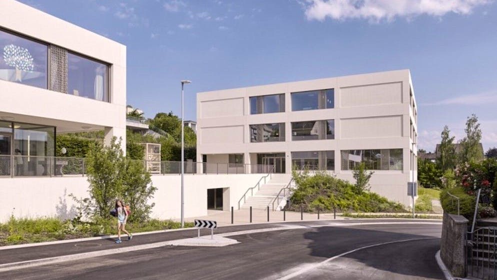 Die Schulanlage Goldbach in Küsnacht hat einen internationalen Architekturpreis gewonnen.