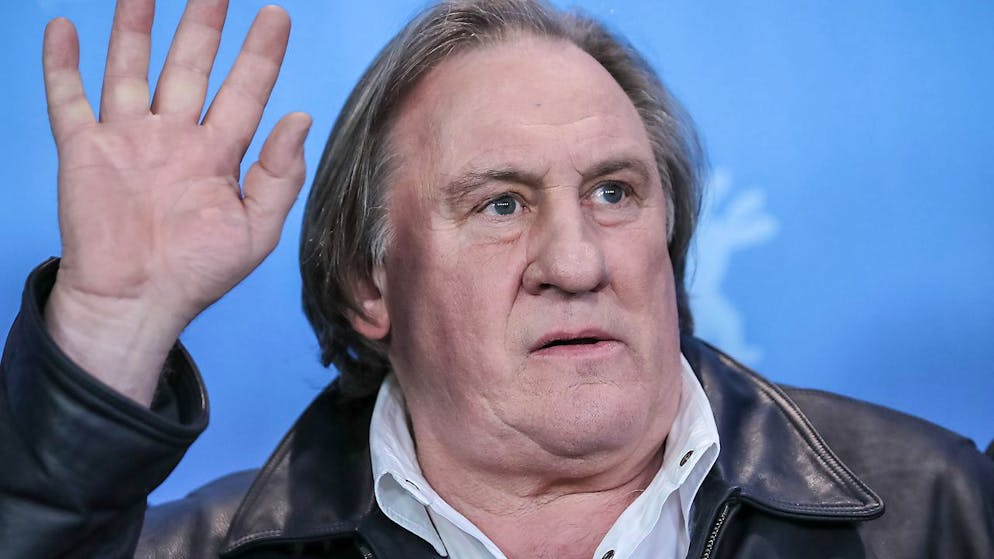 Il popolare attore francese Gérard Depardieu è ufficialmente sotto inchiesta per stupro e violenze sessuali, reati che avrebbe commesso nell'estate 2018 ai danni di una giovane attrice e che lui ha sempre negato.