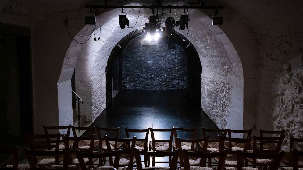 Der Theatersall mit den Zuschauerraengen des Theater Teatro Dimitri in Verscio, Tessin, Donnerstag, 18. Februar 2021. Das Theater ist zur Zeit wegen der geltenden Corona-Beschraenkungen geschlossen. (KEYSTONE/Ti-Press/Elia Bianchi)