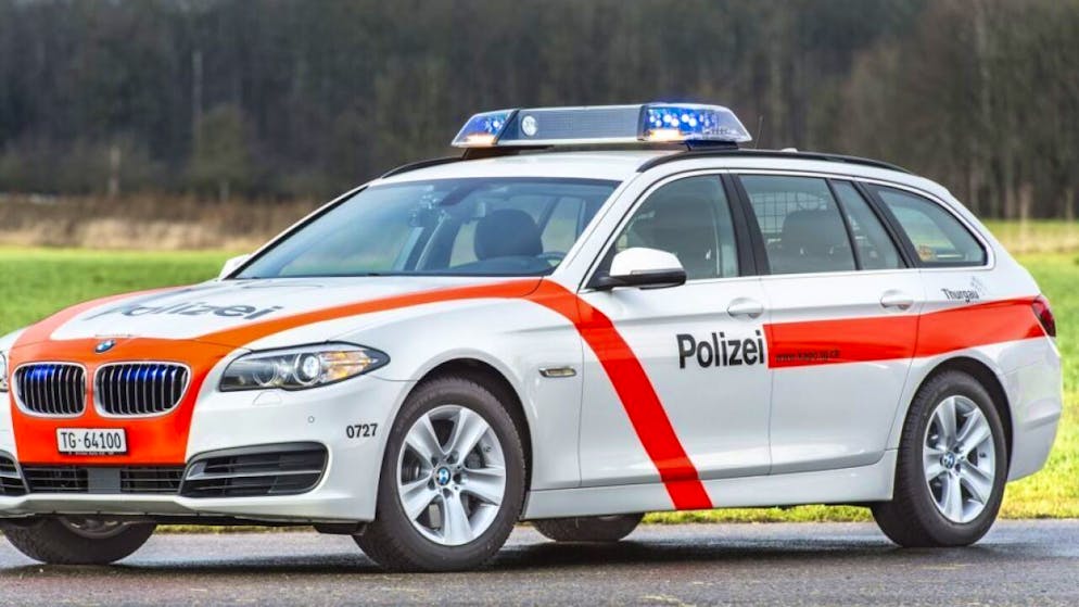 Eine 65-jährige Frau ist am Mittwochmittag in die Thur gefallen. Sie konnte nur noch tot geborgen werden. (Symbolbild)