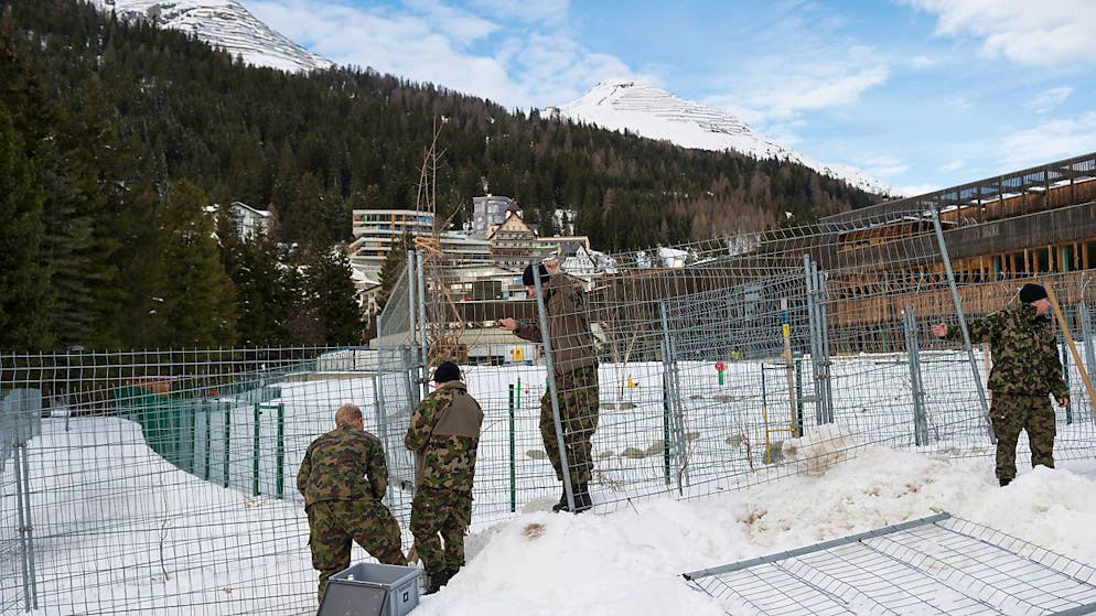 Il Forum economico mondiale (WEF) continuerà ad avere l'appoggio della Confederazione. Immagine d'archivio dell'esercito a Davos.