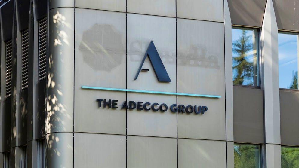 Der Personalvermittler Adecco hat im Schlussquartal 2020 um Wechselkurseffekte und um die unterschiedliche Anzahl Arbeitstage bereinigt weniger Umsatz gemacht. Trotzdem schrieb die Gruppe einen Gewinn.(Archivbild)
