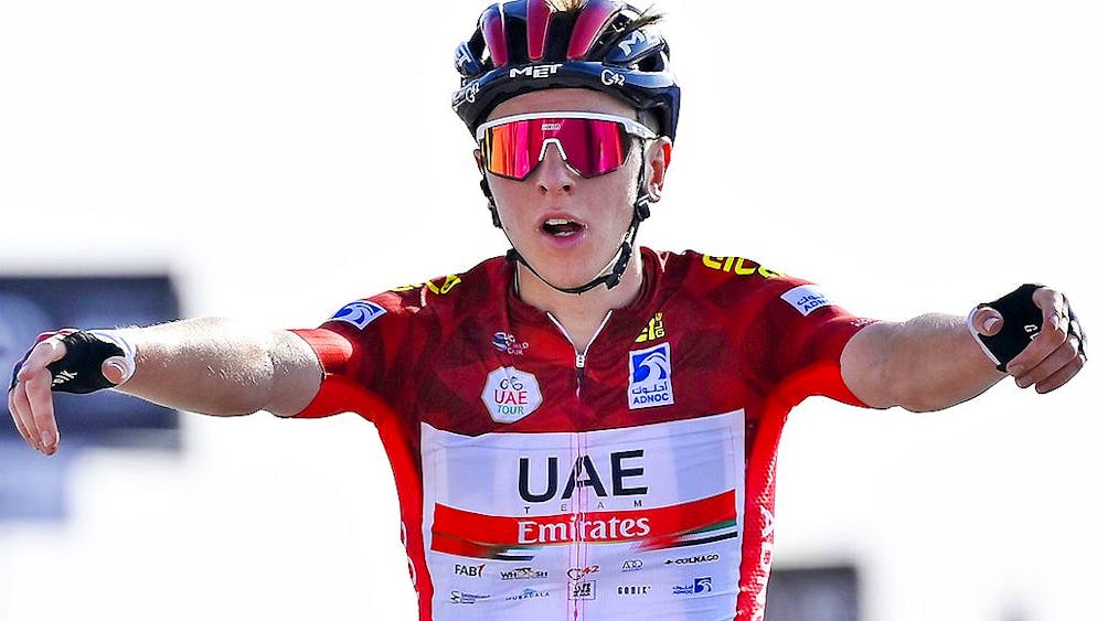 Tadej Pogacar darf jubeln: Der 22-jährige Slowene gewinnt mit der siebentägigen UAE Tour das erste Rennen der World-Tour-Saison 2021.
