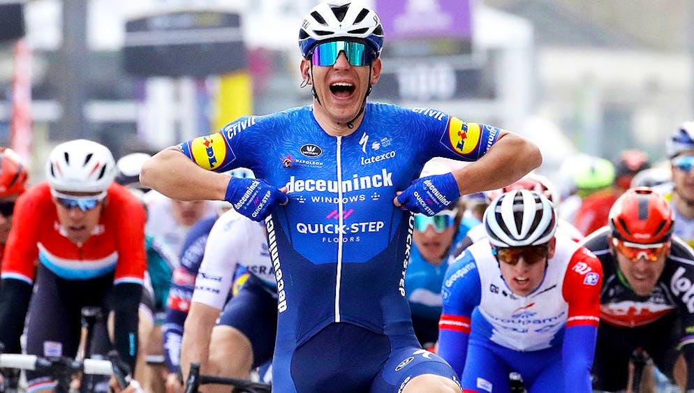 Souveräner Triumph von Davide Ballerini, der in Ninove schon zum dritten Mal in dieser noch jungen Saison über einen Sieg jubeln durfte.