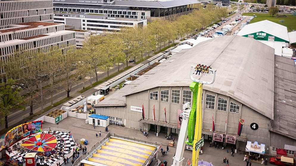 Blick vom Riesenrad auf die alte Festhalle. Sie soll einem Neubau weichen.