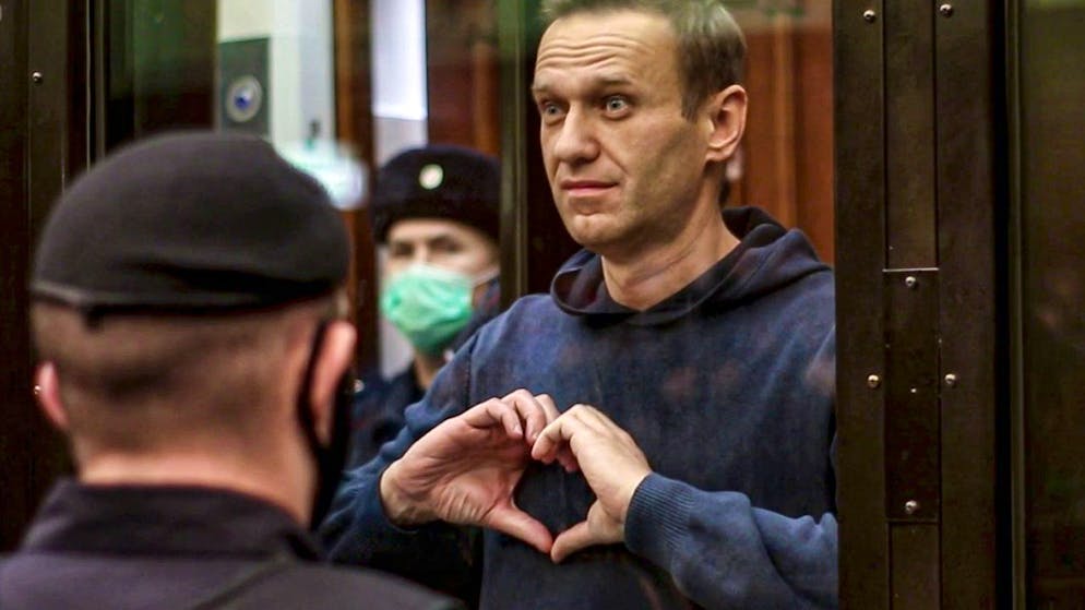 HANDOUT - Der Kremlgegner Alexej Nawalny wird wie erwartet durch ein Moskauer Gerichtsurteil für Jahre politisch kalt gestellt. Foto: Uncredited/Moscow City Court/AP/dpa - ACHTUNG: Nur zur redaktionellen Verwendung im Zusammenhang mit der aktuellen Berichterstattung und nur mit vollständiger Nennung des vorstehenden Credits
